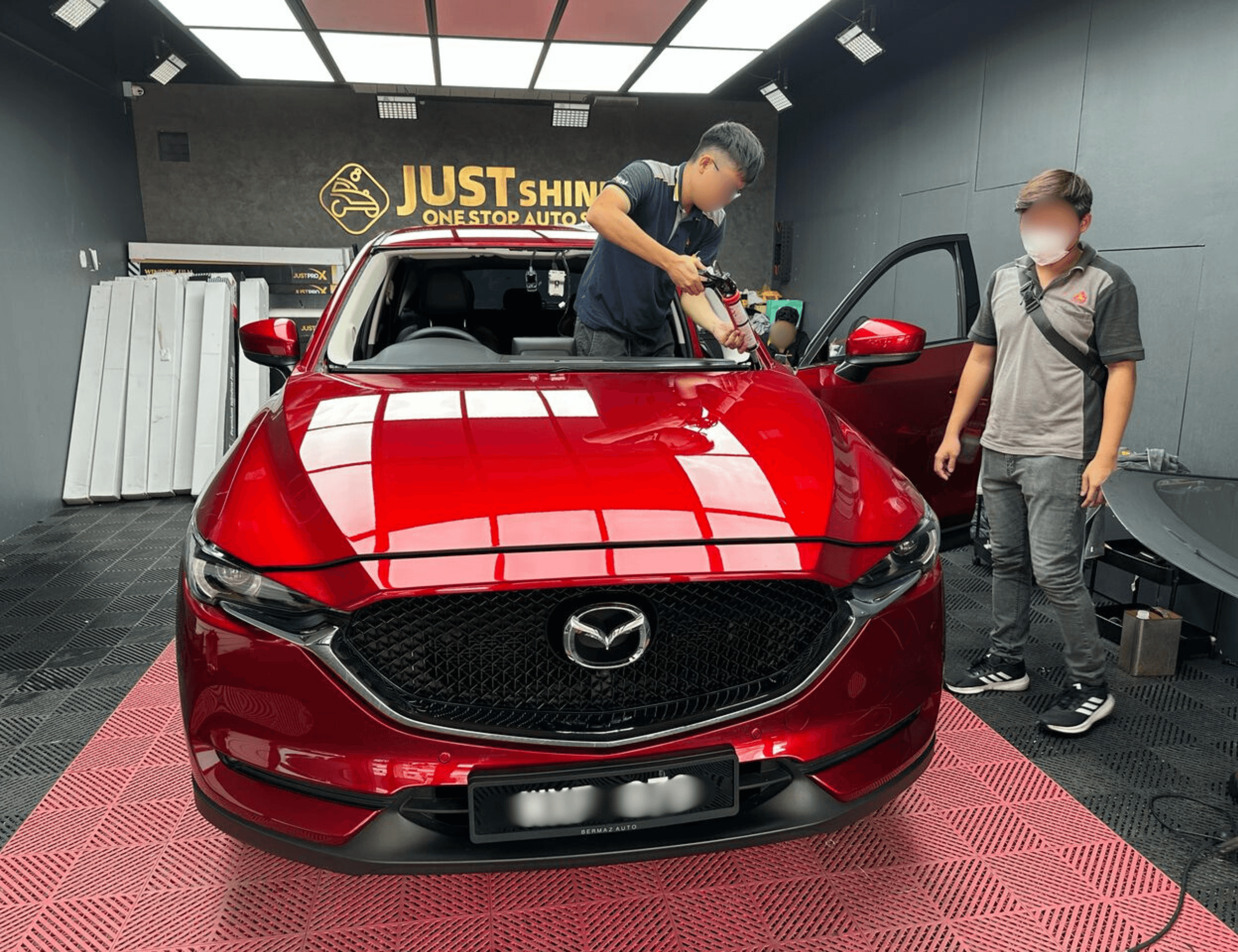 Windscreen Replacement Service 2